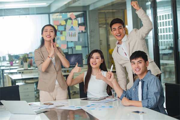 社會(huì)責(zé)任與績(jī)效管理：承擔(dān)社會(huì)責(zé)任，提升企業(yè)形象