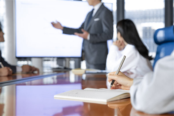 如何保證企業(yè)的年度工作方向與經營目標保持一致？