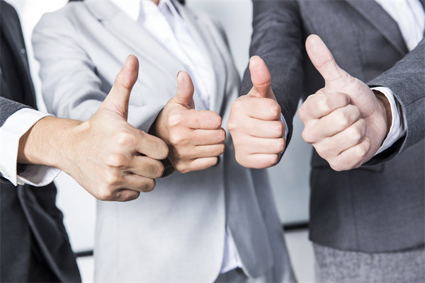 如何平衡員工個(gè)人績效與企業(yè)整體目標(biāo)，實(shí)現(xiàn)雙贏？