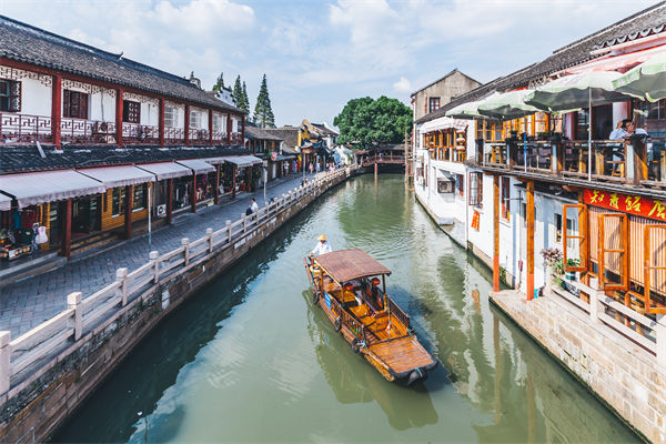 以文化賦能經(jīng)濟(jì)社會(huì)發(fā)展，企業(yè)營(yíng)銷(xiāo)管理對(duì)此有何啟發(fā)？