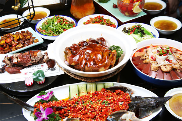今年擴(kuò)消費(fèi)怎么干？各大企業(yè)如何根據(jù)政策發(fā)力？