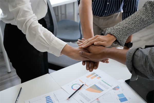 跨文化管理對企業(yè)全球化戰(zhàn)略實施的影響及應對策略？
