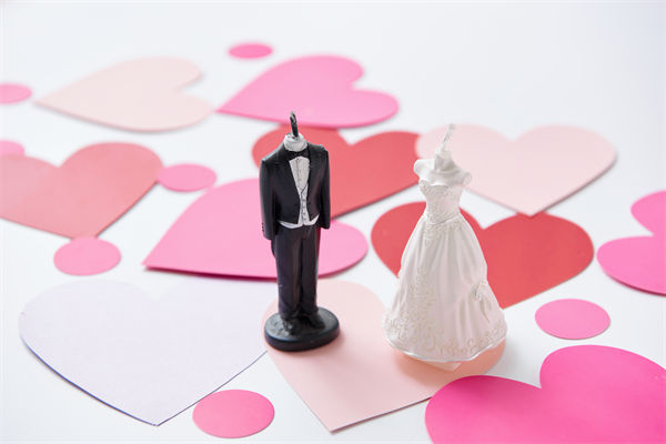 5月10日起結(jié)婚離婚不需要戶口本，人力資源怎么看？