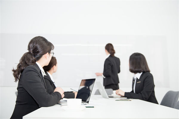 人力資源該管控還是賦能？多數(shù)企業(yè)都踩錯(cuò)了管理節(jié)奏！