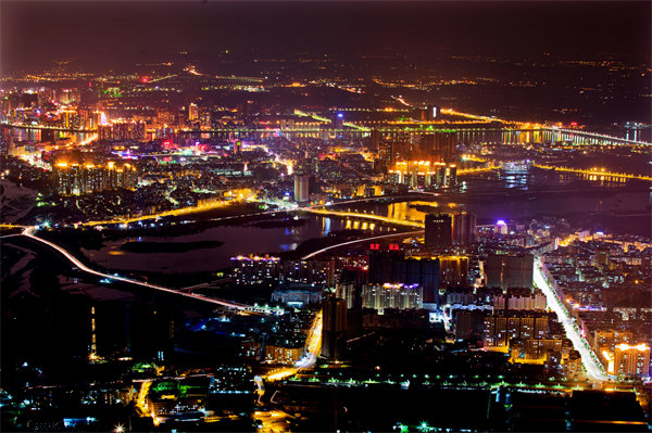 清遠(yuǎn)戰(zhàn)略咨詢公司洞察市場，如何精準(zhǔn)為企業(yè)定位發(fā)展方向？