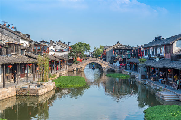 戰(zhàn)略規(guī)劃分析：村民不滿古鎮(zhèn)收門票，指引游客逃票